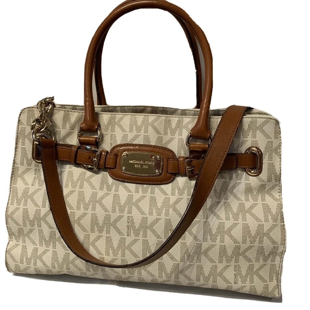 EUC Michael Kors signature Cream and Beige Shoulder Bag and Hand bag 🌹